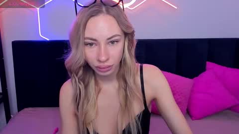 Diana  online show from October 2025 01:38:01 AM