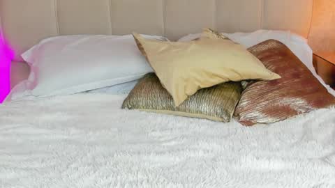 dianac1998 online show from October 2025 09:15:01 PM