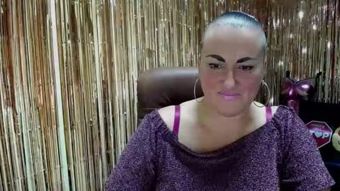 Diana online show from October 2025 07:00:01 PM