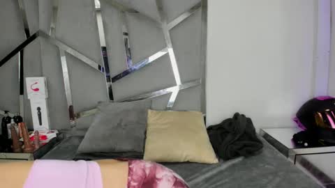 dianarous online show from November 2025 04:34:02 AM