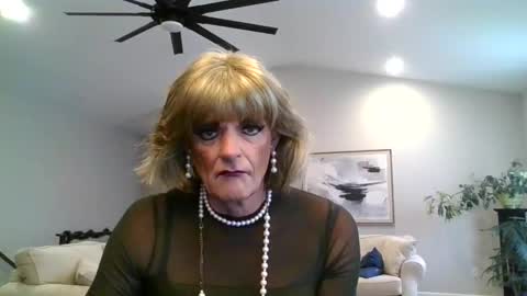 Snapshot of dianeheels chatting on January 2025 05:37:02 PM dianeheels online show from January 2025 05:37:02 PM