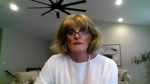 Snapshot of dianeheels chatting on January 2025 06:38:01 PM dianeheels online show from January 2025 06:38:01 PM