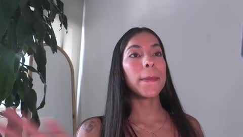 Melania   -    online show from February 2025 09:48:01 PM