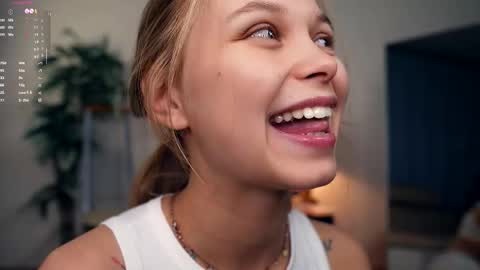 Elwyna online show from September 2025 06:44:02 PM