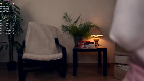 Elwyna online show from October 2025 06:48:01 PM