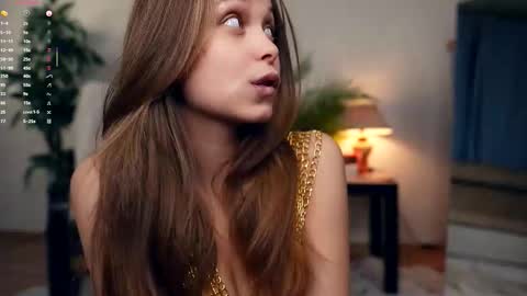 Elwyna online show from October 2025 07:01:01 PM