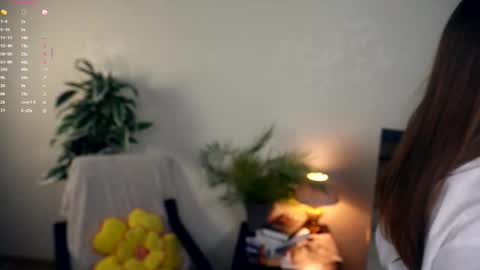 Elwyna online show from October 2025 06:53:01 PM