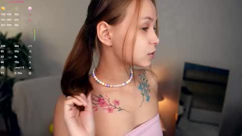 Elwyna online show from October 2025 06:48:01 PM