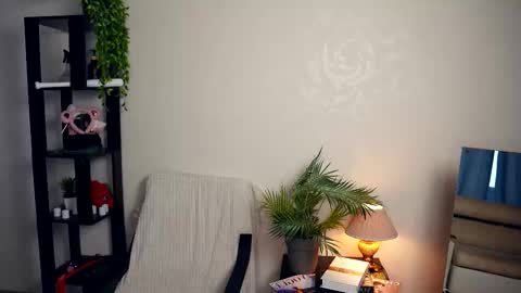 Elwyna online show from November 2025 06:51:02 AM