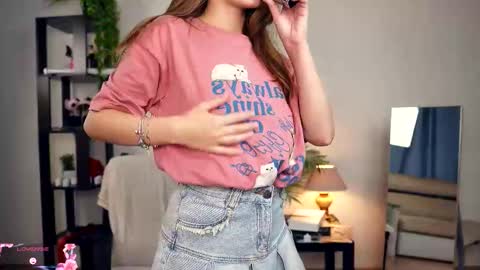 Elwyna online show from November 2025 07:03:03 PM