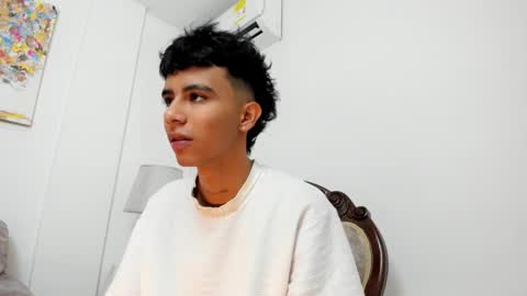 dikey_18 online show from February 2025 07:59:02 PM