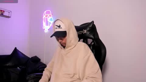 dikey_18 online show from March 2026 09:42:02 PM