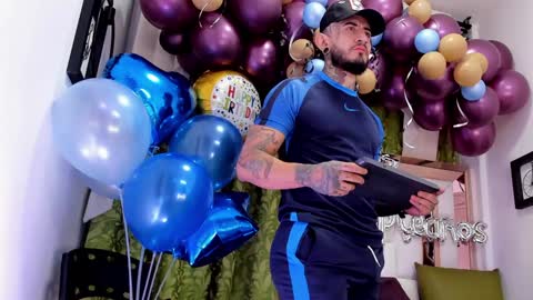 dilan_scootk_ online show from February 2025 11:08:02 AM