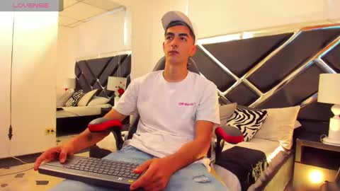 Snapshot of dimitryhank chatting on December 2024 05:35:02 PM Cristian online show from December 2024 05:35:02 PM