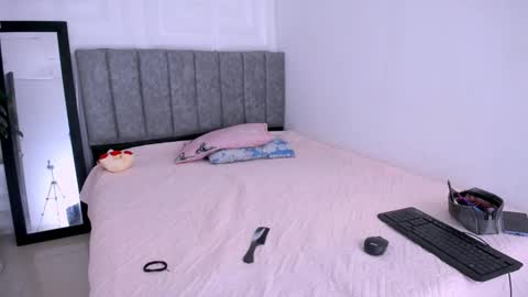 DINA online show from November 2025 08:58:01 PM