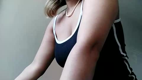 diosadeluniverso_ online show from September 2025 08:45:01 PM