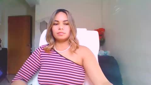 diosadeluniverso_ online show from December 2025 02:15:01 PM