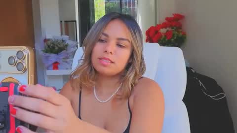 diosadeluniverso_ online show from February 2026 12:21:01 PM