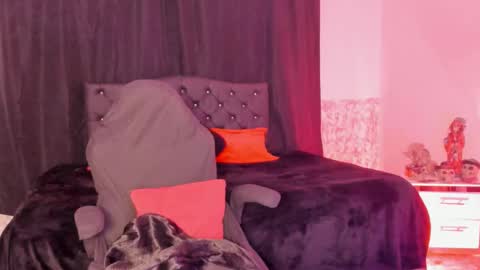 Violet online show from February 2026 02:04:02 AM