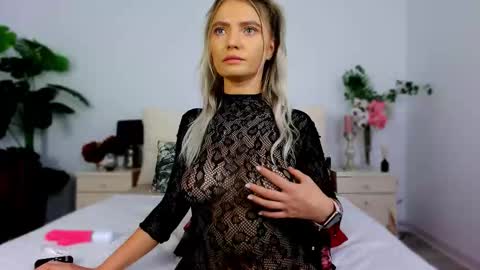 Snapshot of dirtystudentgirl chatting on September 2025 09:14:01 AM Chloe online show from September 2025 09:14:01 AM