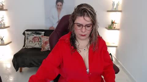 Snapshot of diva_milf chatting on April 2026 03:37:02 PM Diva online show from April 2026 03:37:02 PM