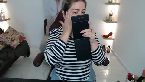 Snapshot of diva_milf chatting on April 2026 01:50:02 PM Diva online show from April 2026 01:50:02 PM