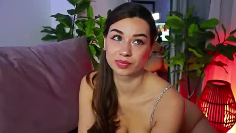 Tia online show from April 2026 08:10:02 PM