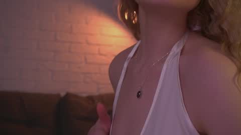 Snapshot of divine_lights chatting on February 2025 09:36:01 PM Eva and Lucia online show from February 2025 09:36:01 PM