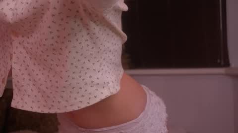 Snapshot of divine_lights chatting on September 2025 08:56:01 PM Eva and Lucia online show from September 2025 08:56:01 PM