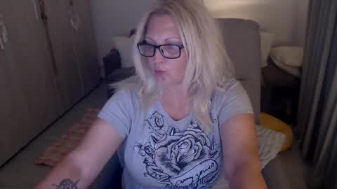 Snapshot of divineblond chatting on May 2026 07:20:02 PM Alexxa online show from May 2026 07:20:02 PM