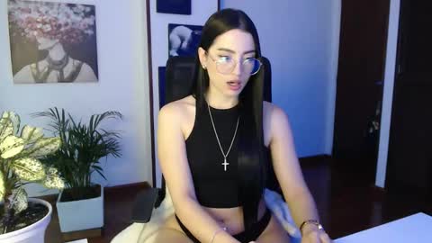 Hera online show from November 2025 11:00:02 AM