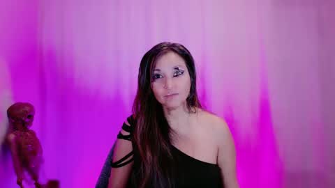 DivineLynn online show from February 2025 12:05:02 PM