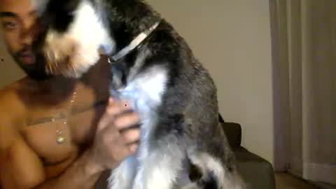 Snapshot of divinexduo chatting on December 2024 09:42:02 PM Divine Duo online show from December 2024 09:42:02 PM