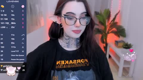 dixipixi_ online show from January 2025 09:59:01 AM