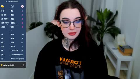 dixipixi_ online show from February 2025 01:43:02 PM