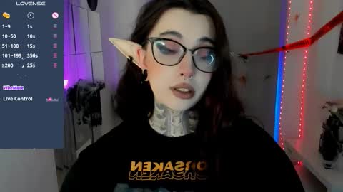 dixipixi_ online show from October 2025 05:59:01 AM