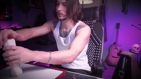 Snapshot of dl_raven chatting on January 2025 03:47:02 PM Silverhand online show from January 2025 03:47:02 PM