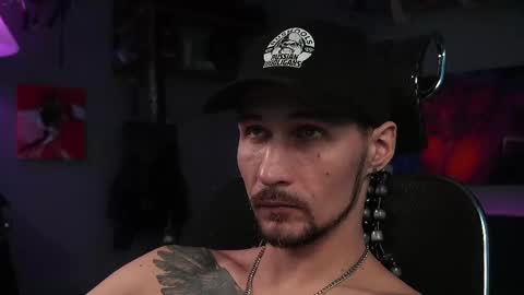 Snapshot of dl_raven chatting on February 2025 09:42:02 AM Silverhand online show from February 2025 09:42:02 AM