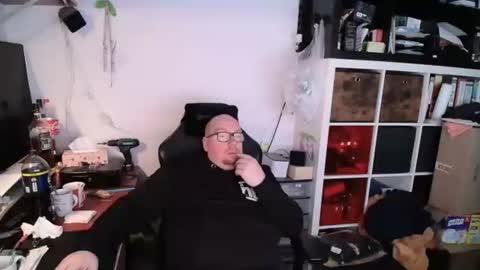 dobermann0002 online show from December 2025 09:18:02 AM