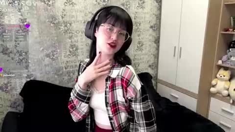 Annie PVT IS OPEN online show from September 2025 12:08:02 PM