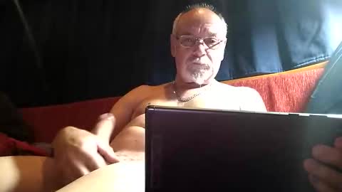 Snapshot of doghouseblue chatting on December 2025 08:35:01 PM doghouseblue online show from December 2025 08:35:01 PM