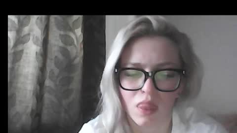 Snapshot of dolce_tempt chatting on February 2026 01:52:02 PM dolce_tempt online show from February 2026 01:52:02 PM