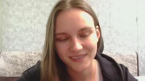 dolcezza_ online show from June 2026 02:33:01 PM
