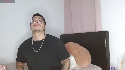 Auro and Santiago online show from January 2025 03:23:02 AM