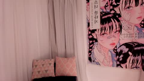 Snapshot of doll_venus chatting on April 2026 12:11:02 AM Roxana independent model can you help me reach 100 hands up uwu online show from April 2026 12:11:02 AM