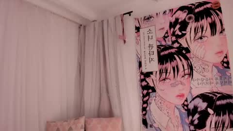 Snapshot of doll_venus chatting on April 2026 12:56:01 AM Roxana independent model can you help me reach 100 hands up uwu online show from April 2026 12:56:01 AM
