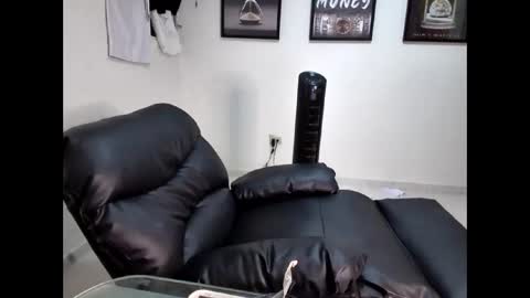 DollarHot30 online show from April 2026 11:38:02 PM