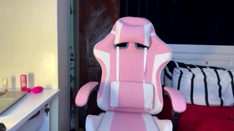 Snapshot of dolldol18 chatting on February 2026 09:13:02 PM Doll online show from February 2026 09:13:02 PM