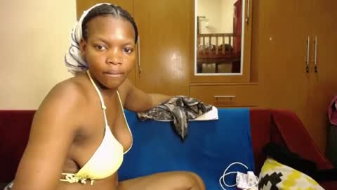 Bella online show from November 2025 05:17:02 PM