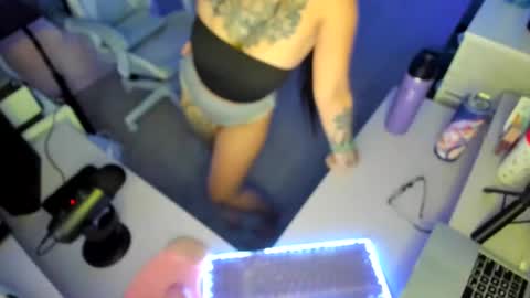 DOLLLFACE online show from September 2025 04:24:02 AM